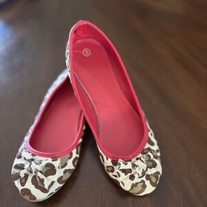 Girls, leopard pattern flat shoe, size 3